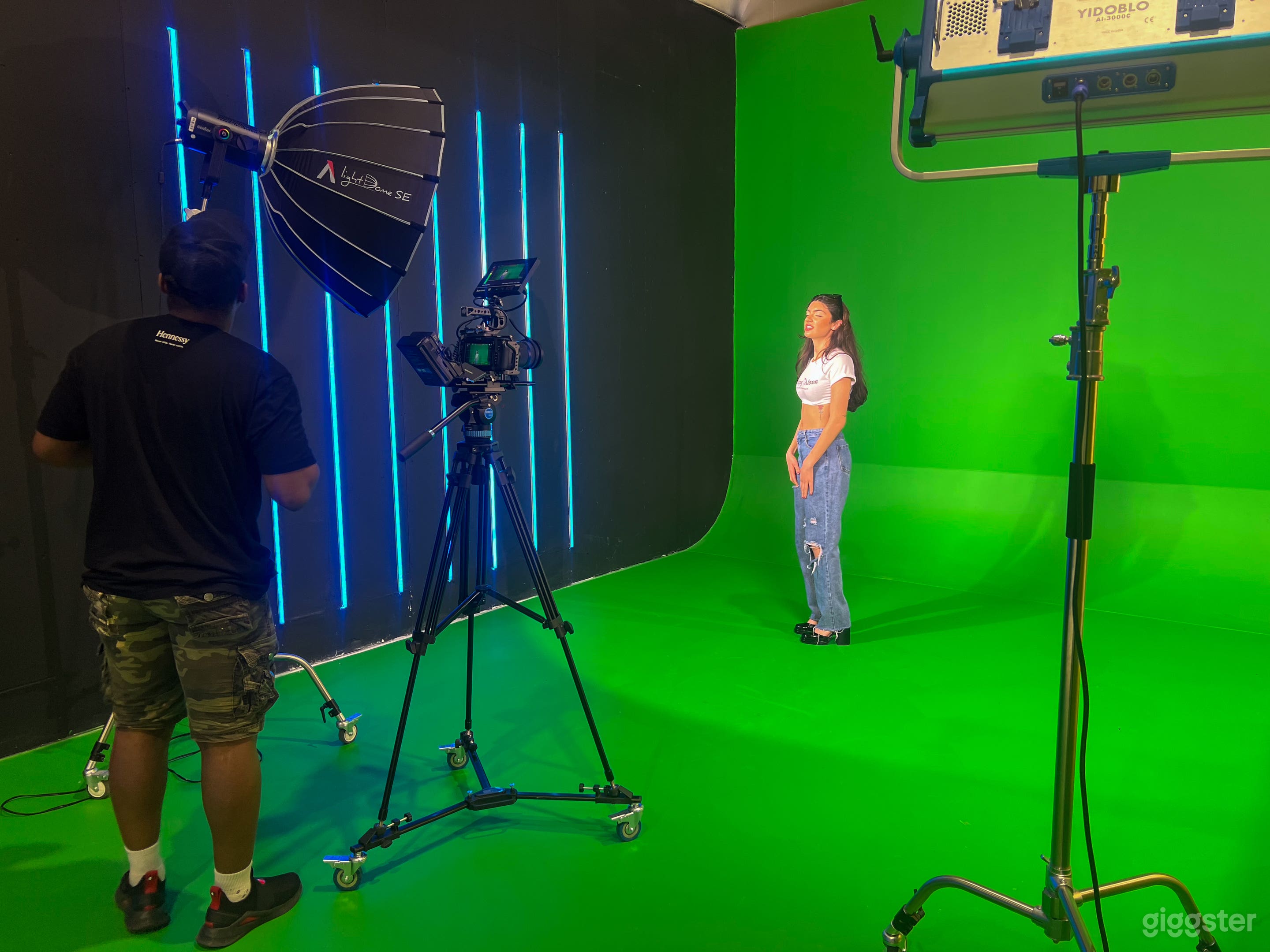 Full size white Cyc, green screen, film, Video Photo 4