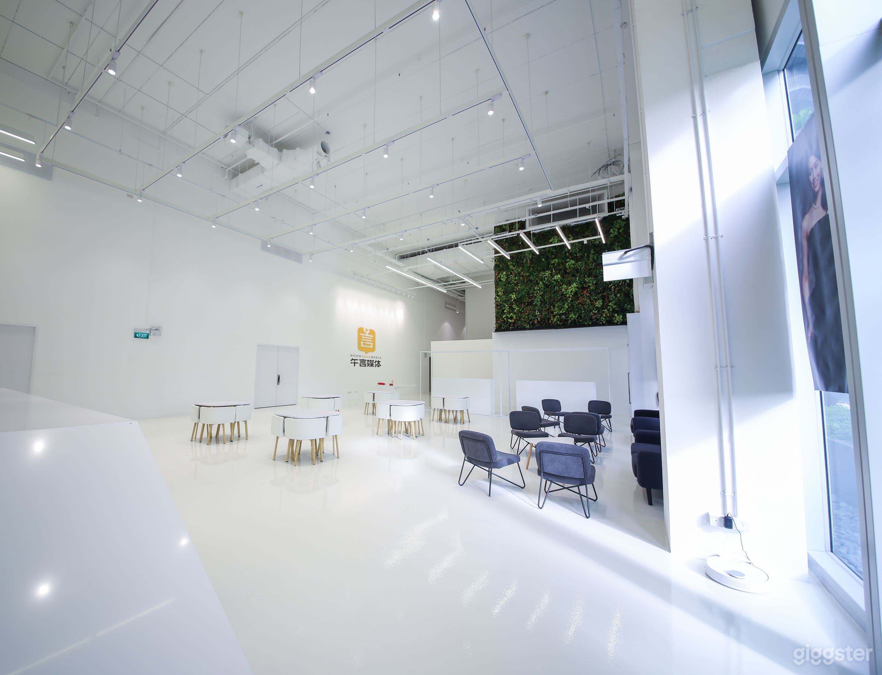 Bright Event Space Photo 4