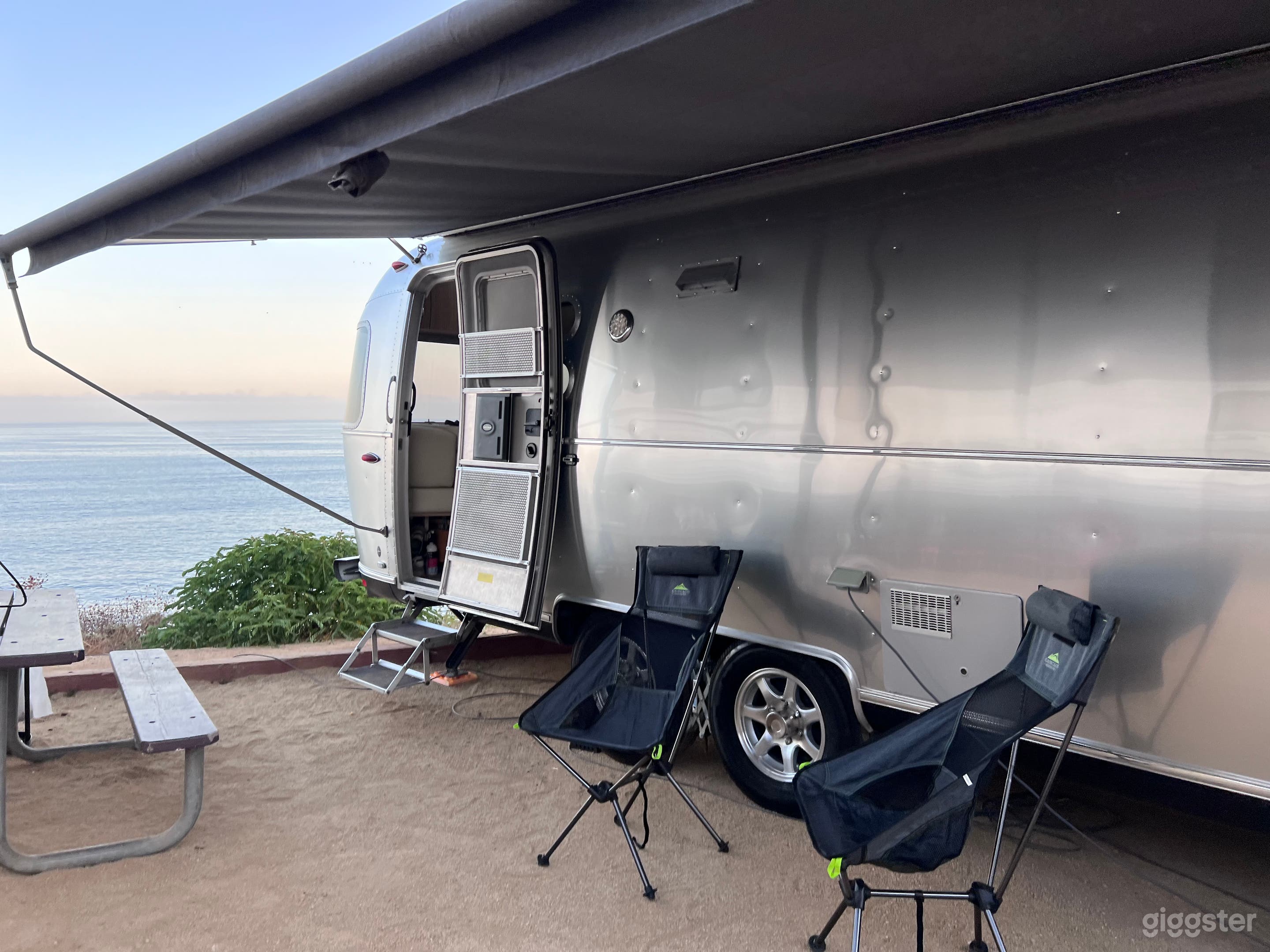 Beautiful 2018 Flying Cloud Airstream Photo 1