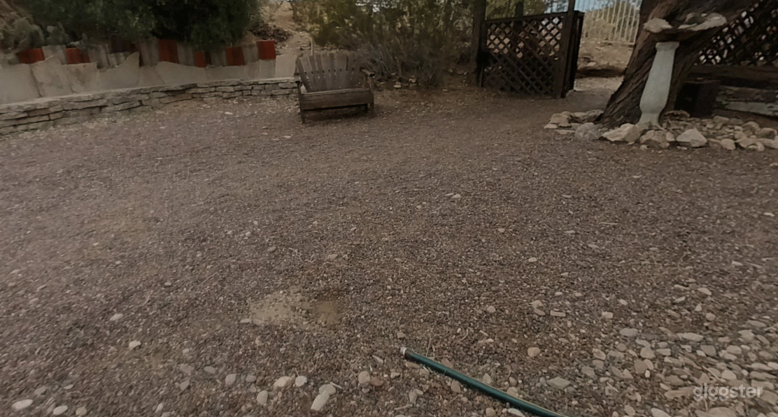 Quiet and Relaxing Garden in California Photo 3