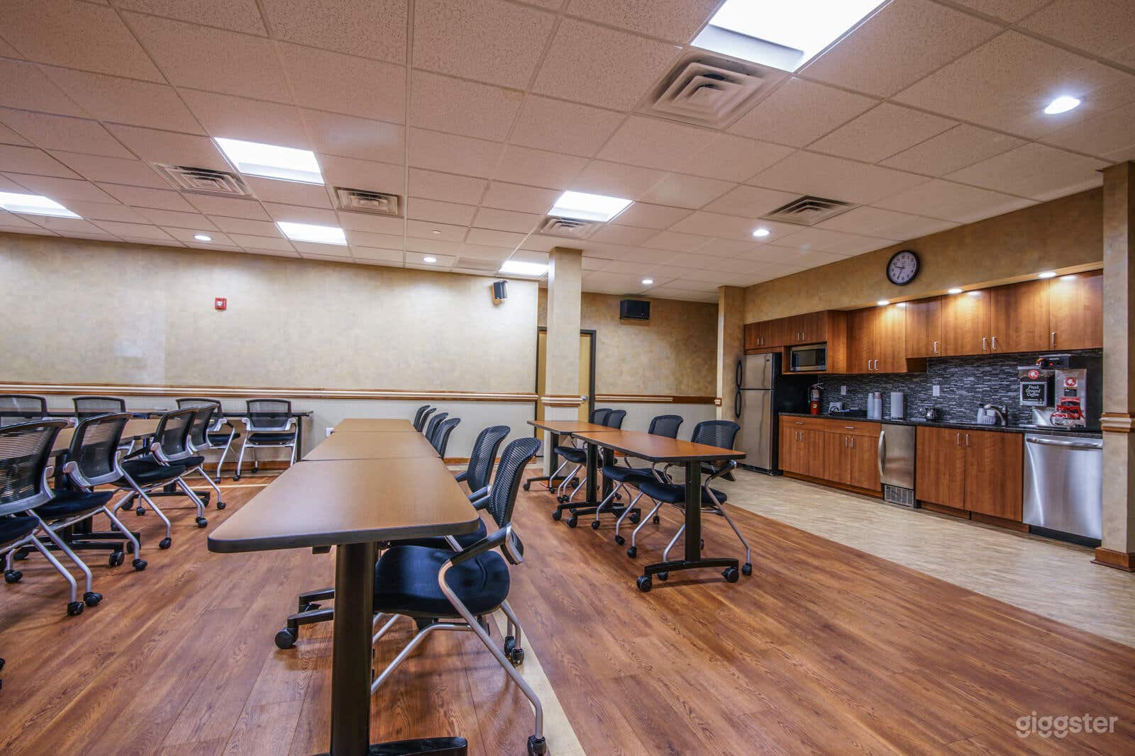 SpaciousTraining Room with Kitchen Photo 3