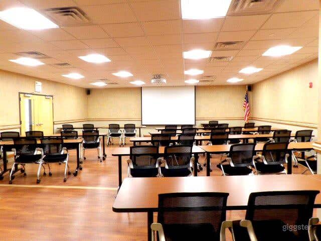 SpaciousTraining Room with Kitchen Photo 4