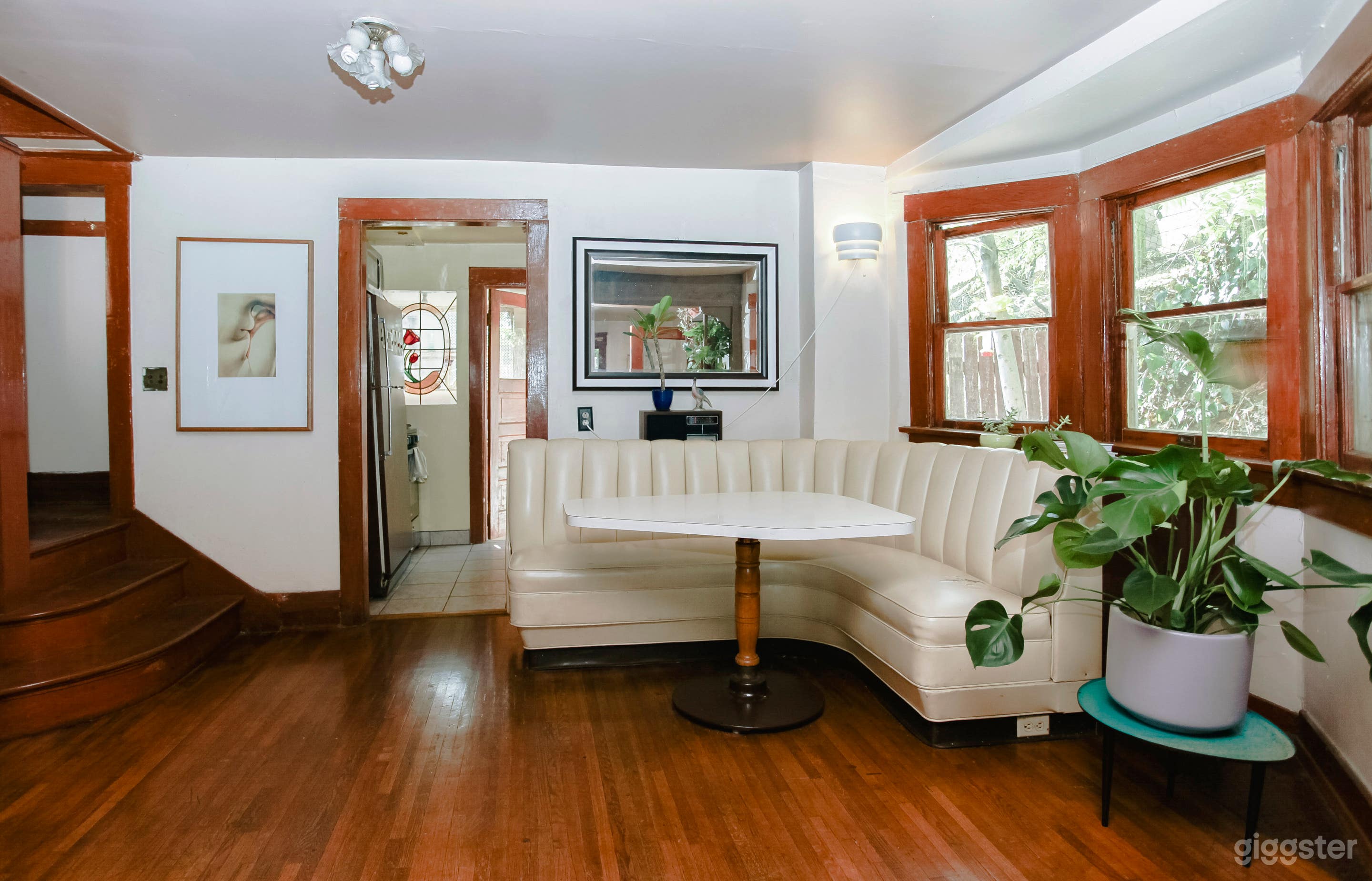 Leafy exterior Victorian home with trendy interior Photo 4