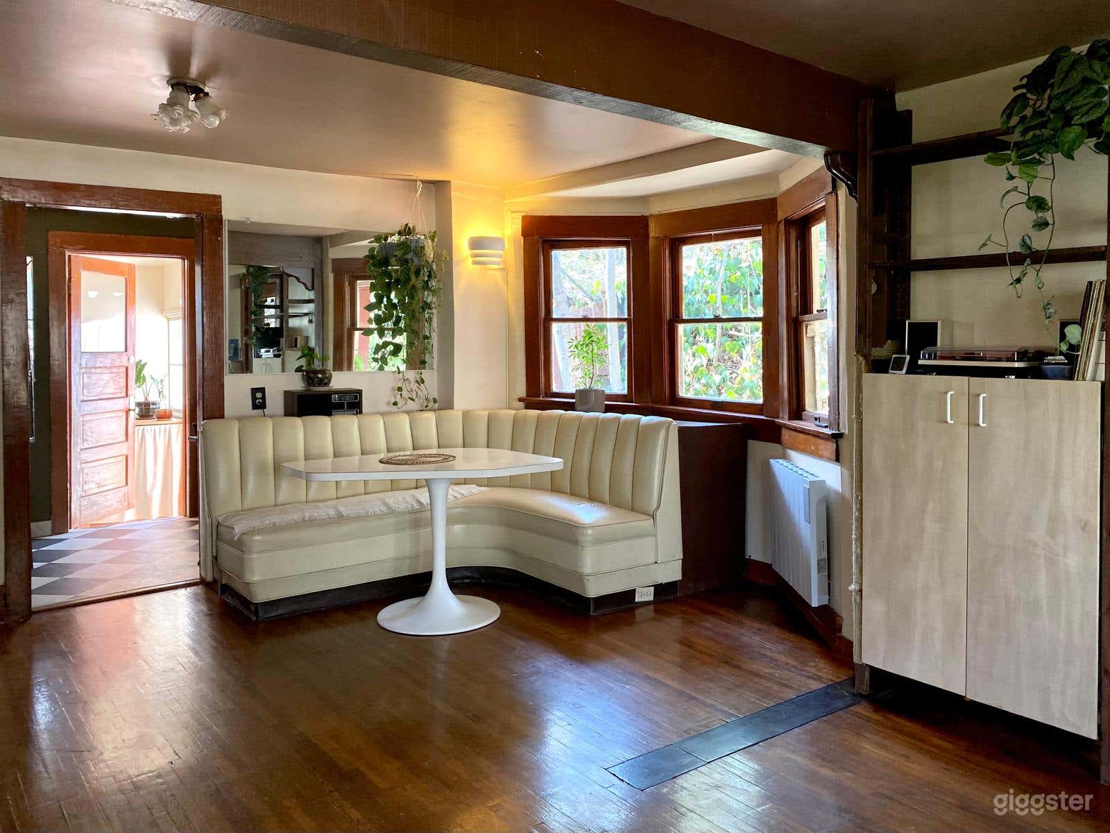 Leafy exterior Victorian home with trendy interior Photo 4