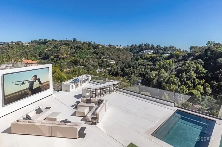  OUTDOOR POOL W/ CINEMA | THE GRAND TERRACE 