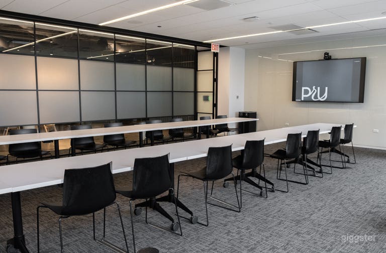  Versatile Meeting Spaces in the Loop 