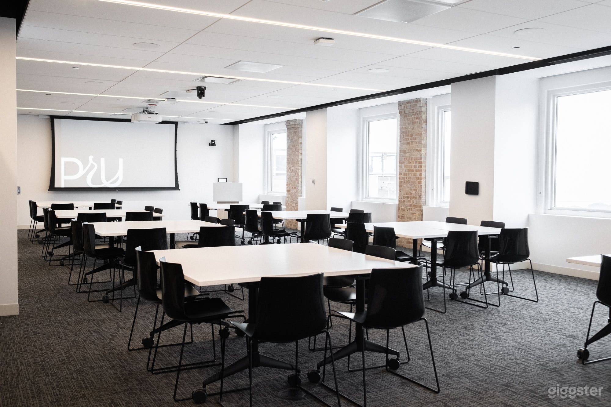Versatile Meeting Spaces in the Loop Photo 4
