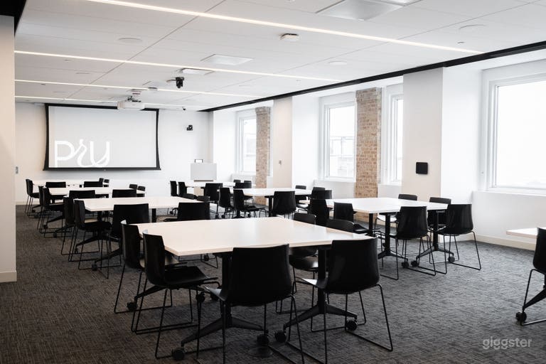  Versatile Meeting Spaces in the Loop 