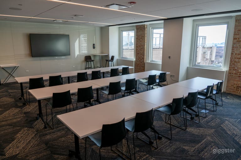  Versatile Meeting Rooms 