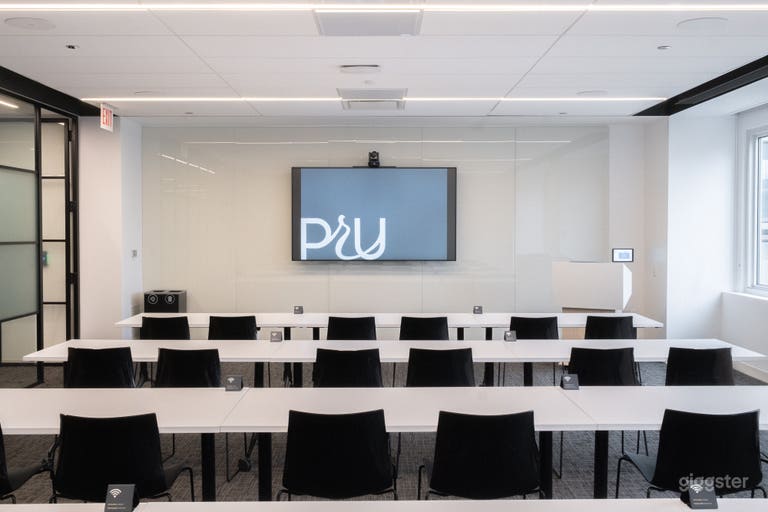  Versatile Meeting Spaces in the Loop 