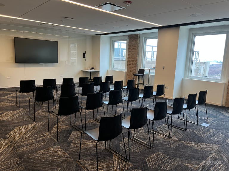 Versatile Meeting Rooms 