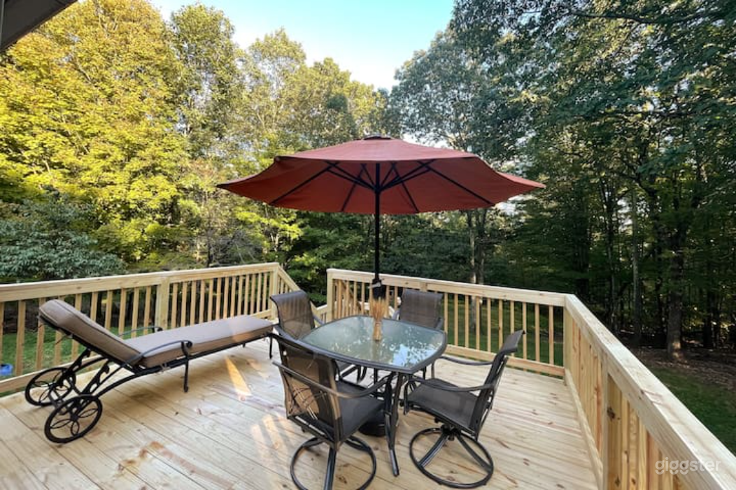 4 bdrm home w/ 5acres of forest with firepit Photo 1