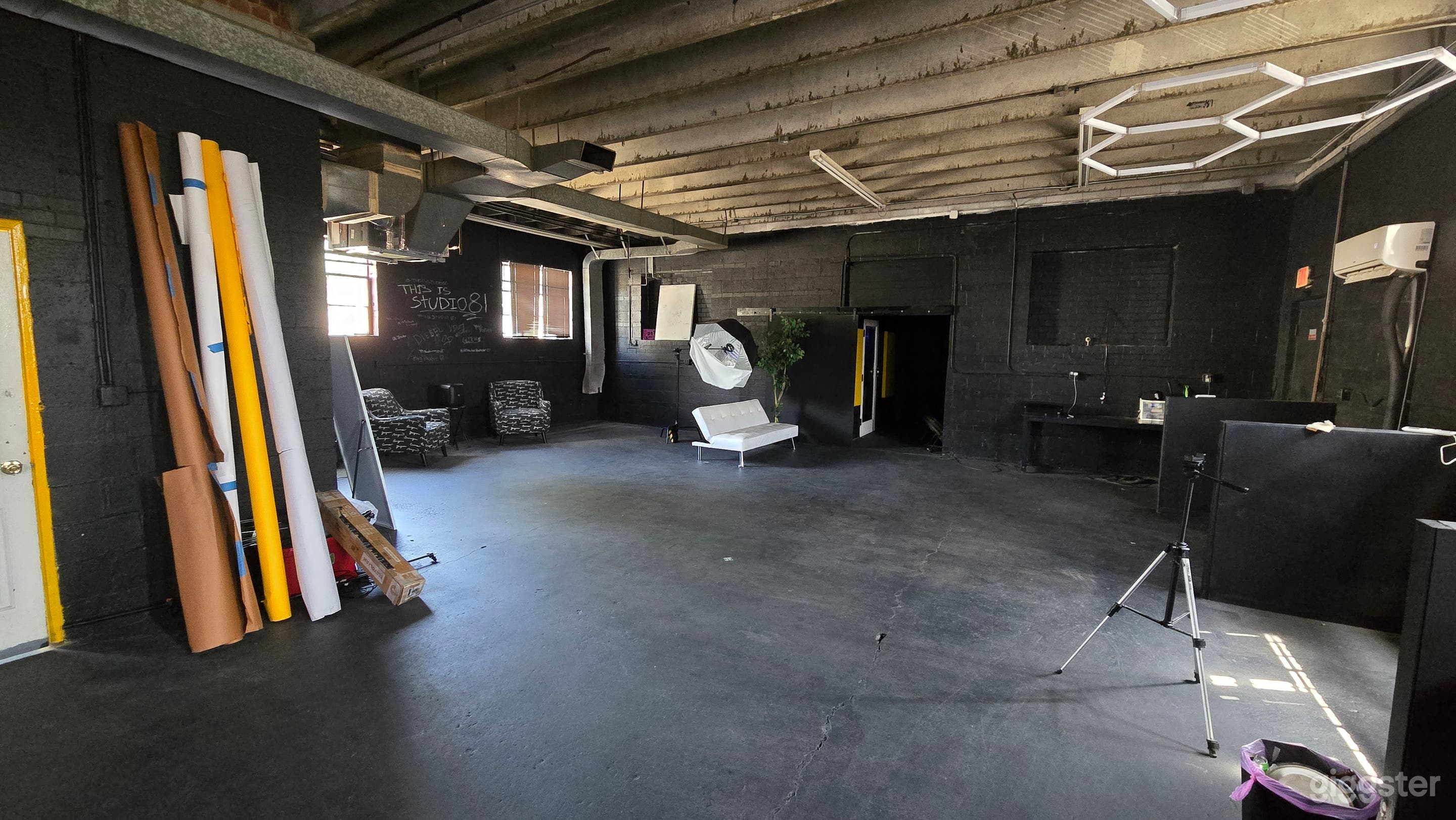 INDUSTRIAL LOOK OPEN SPACE PHOTOGRAPHY STUDIO Photo 2