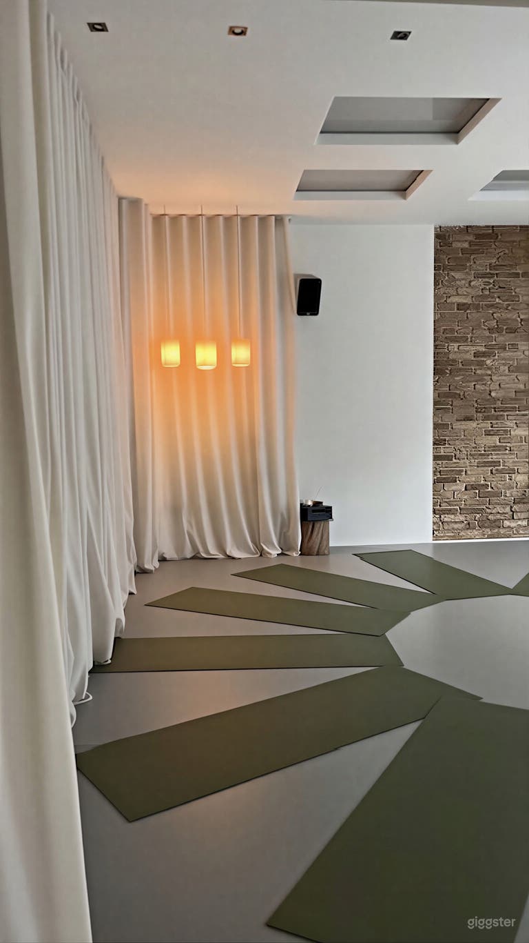  A Unique, Cozy & Beautiful Movement Studio 