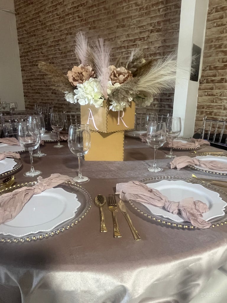  "Urban Rustic Loft: Haven for Intimate Gatherings 