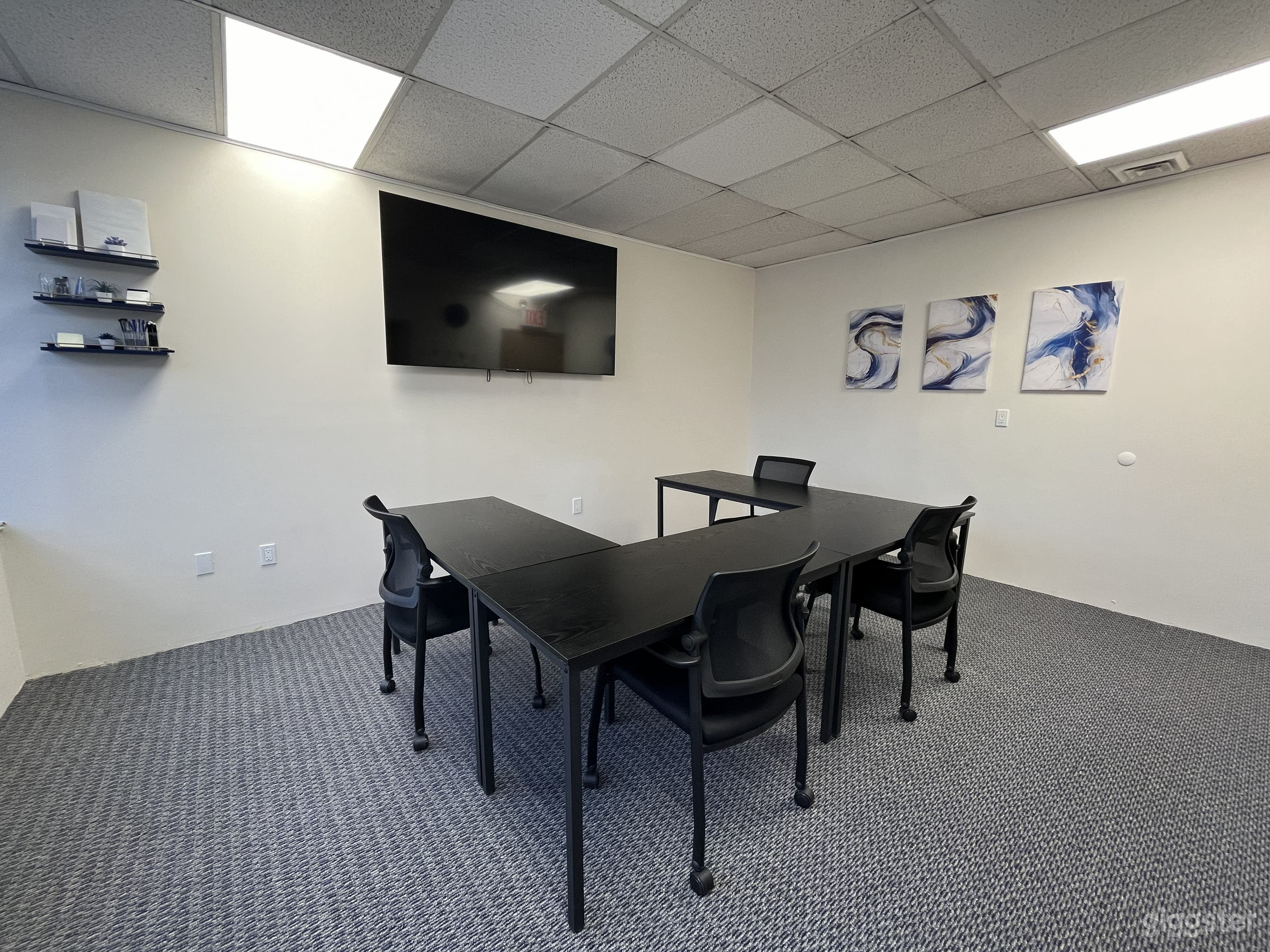 Flexible Professional Meeting Spaces Photo 1