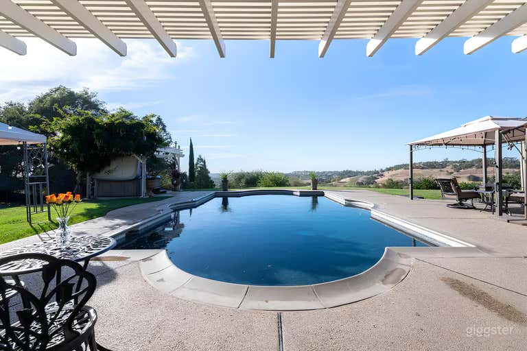  Phenomenal Pool House Suite with Amazing Views 