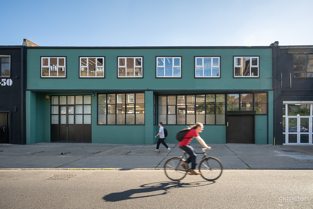 Versatile, open plan industrial venue in East London. Photo 1