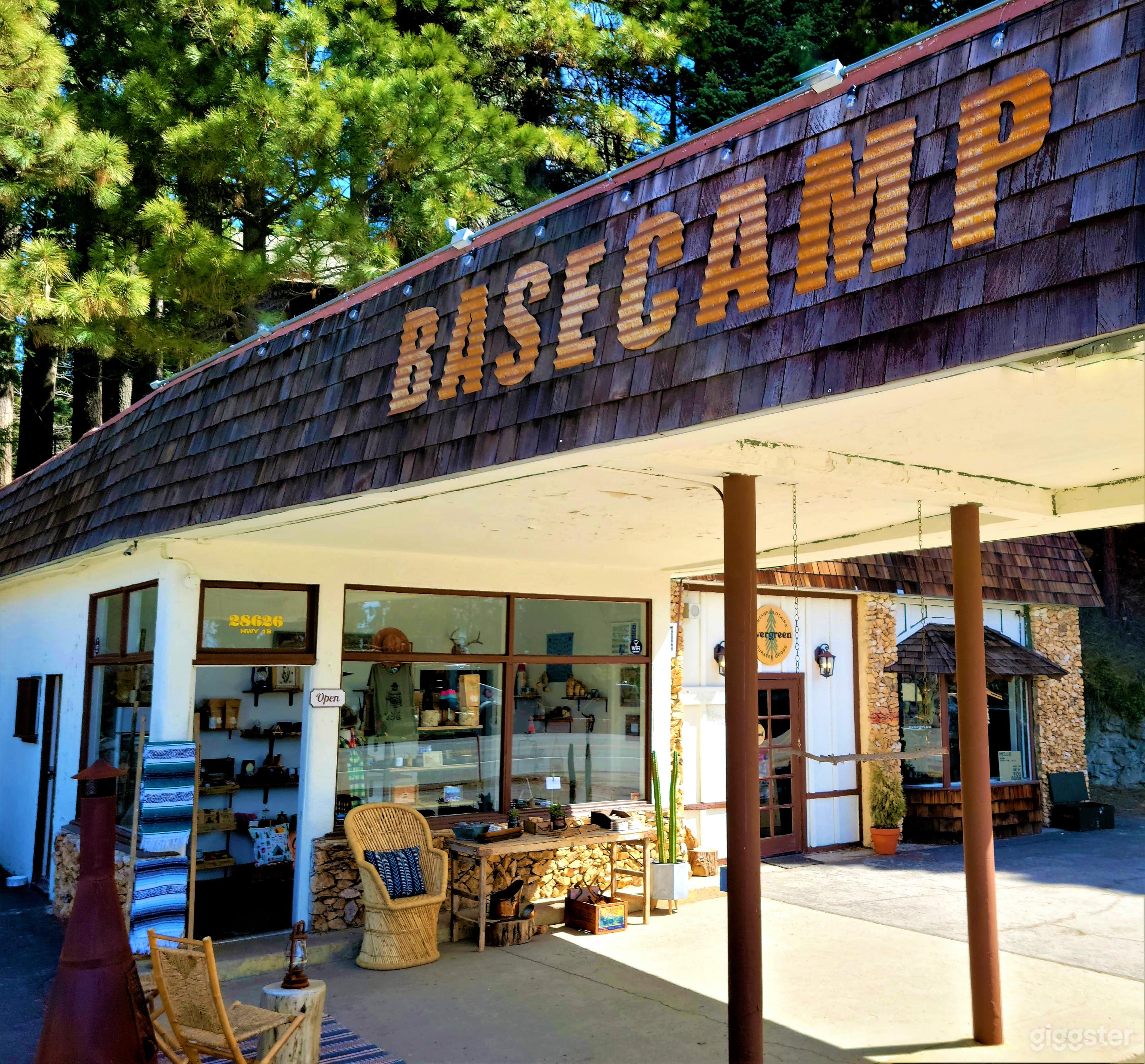 1968 Gas Station set in the CA mountains Photo 2