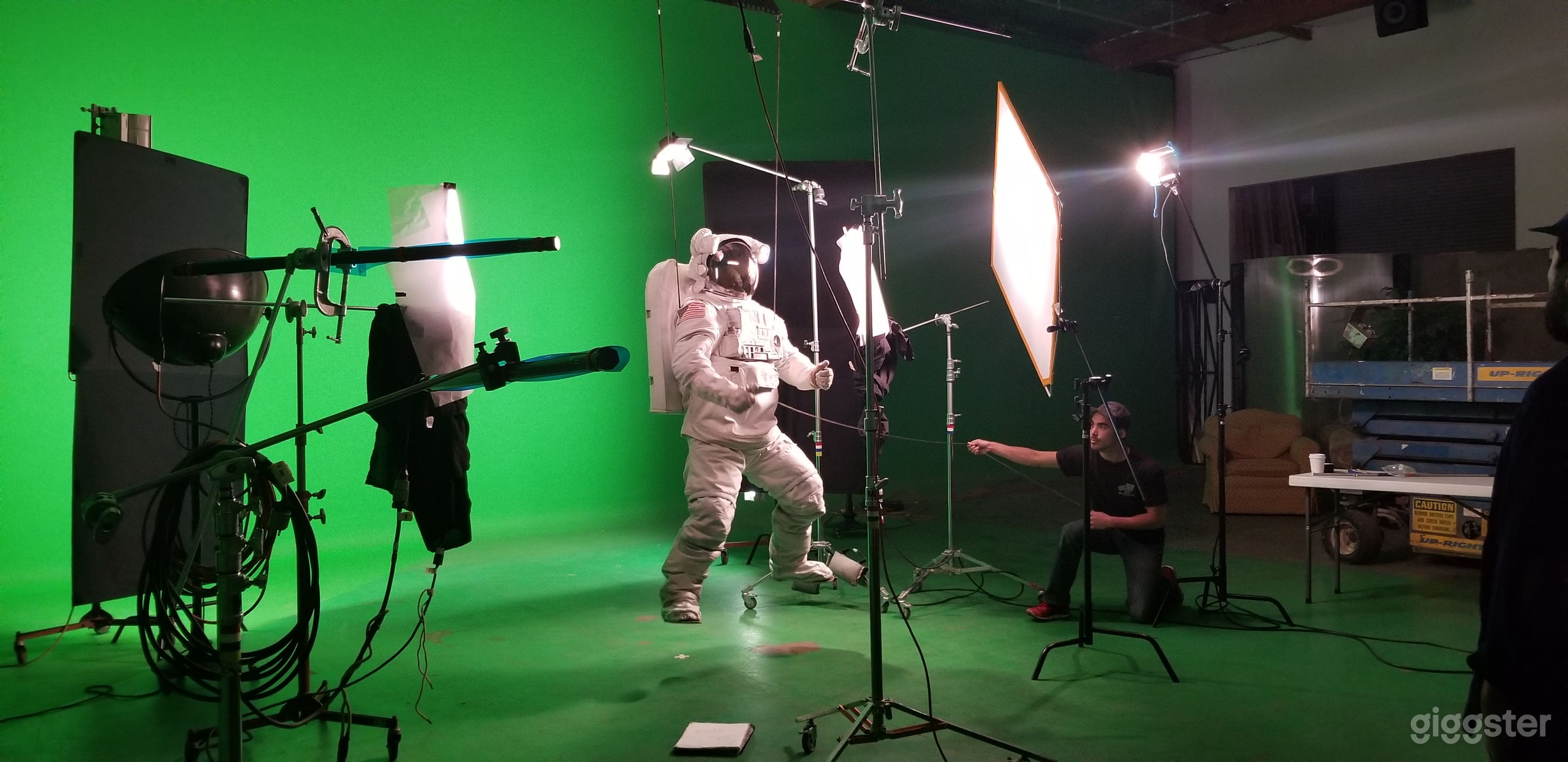 Secluded NoHo Arts District Film Stage GreenScreen Photo 4