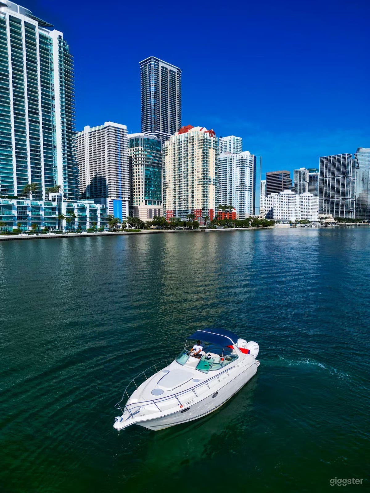 38' SEARAY Yacht Photo 2