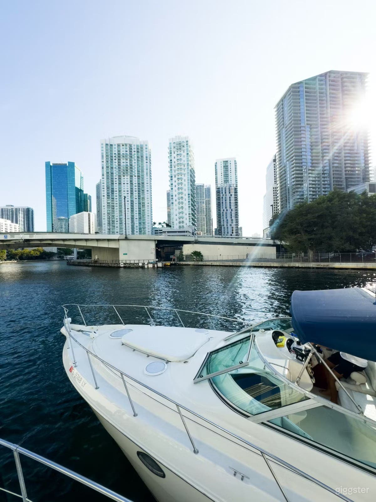 38' SEARAY Yacht Photo 3