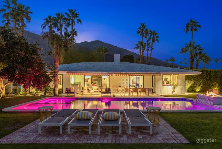  Candy colored 🍭oasis 🌴in the Palm Springs desert🌵 