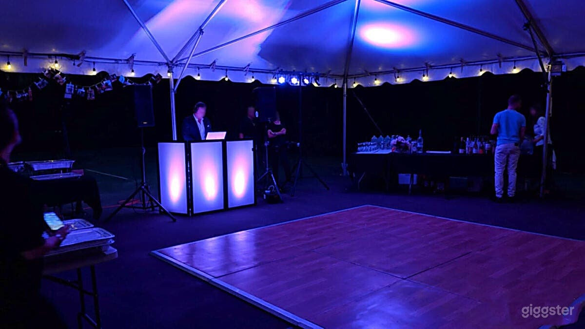 Secluded Tennis Court in Nature's Embrace Photo 3