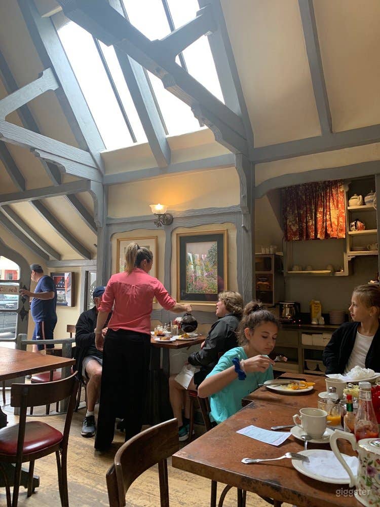 Vintage Restaurant in a 1927 Cottage Photo 4