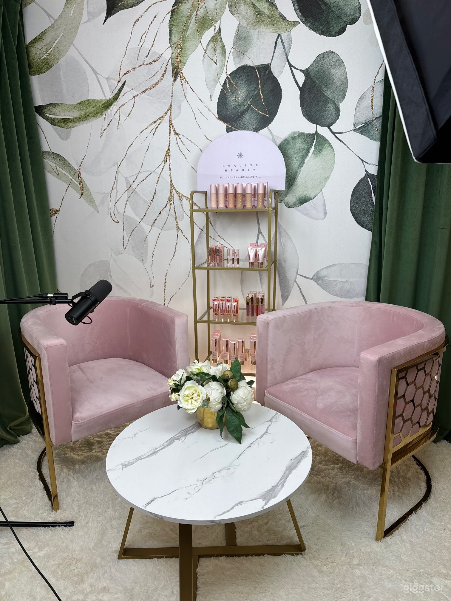 Beautiful Podcast Studio available for rent Photo 1