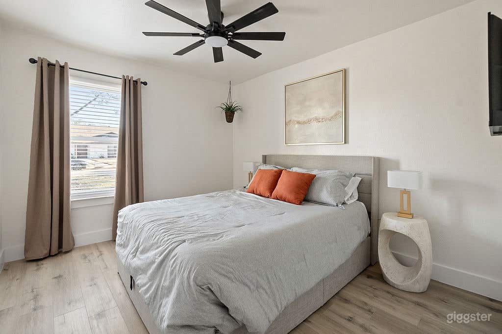 Bright Film‑Ready Home with Pool and Spa in Richardson Photo 3