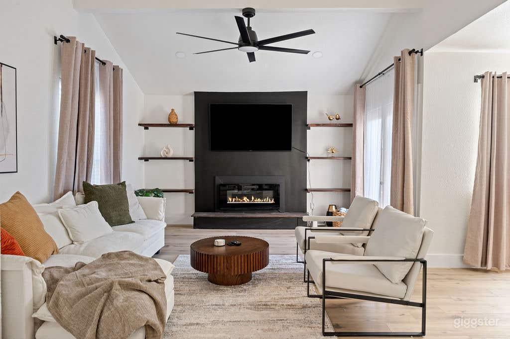 Bright Film‑Ready Home with Pool and Spa in Richardson Photo 1