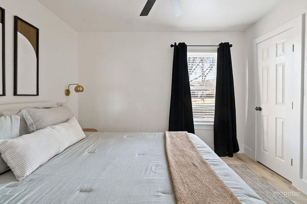 Bright Film‑Ready Home with Pool and Spa in Richardson Photo 2