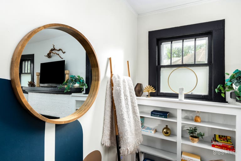  Lush Lodge | Cozy, Colorful Cottage w/Character 