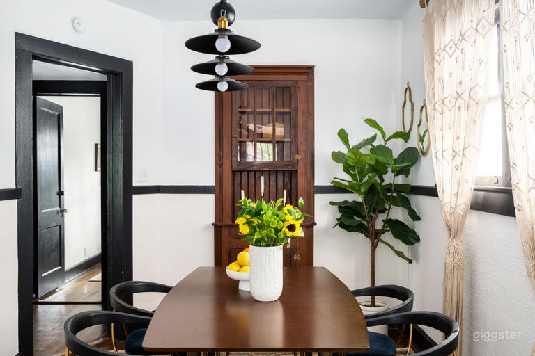  Lush Lodge | Cozy, Colorful Cottage w/Character 