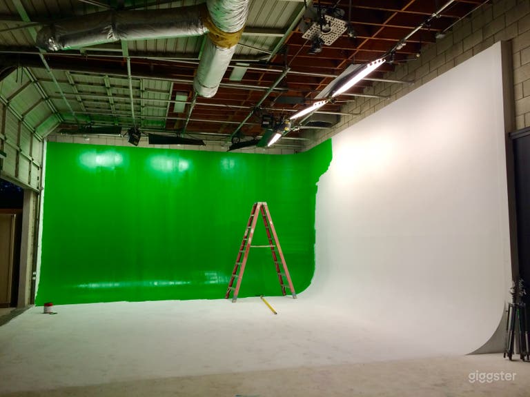  Beautiful Two Wall Cyc Studio  