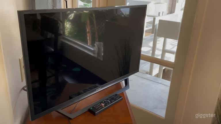  Brown Meeting Room - Private Meeting Room w/ Large Window 