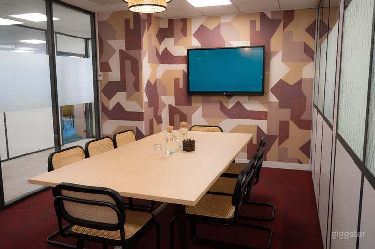  Salle de réunion équipée pour 8 personnes 