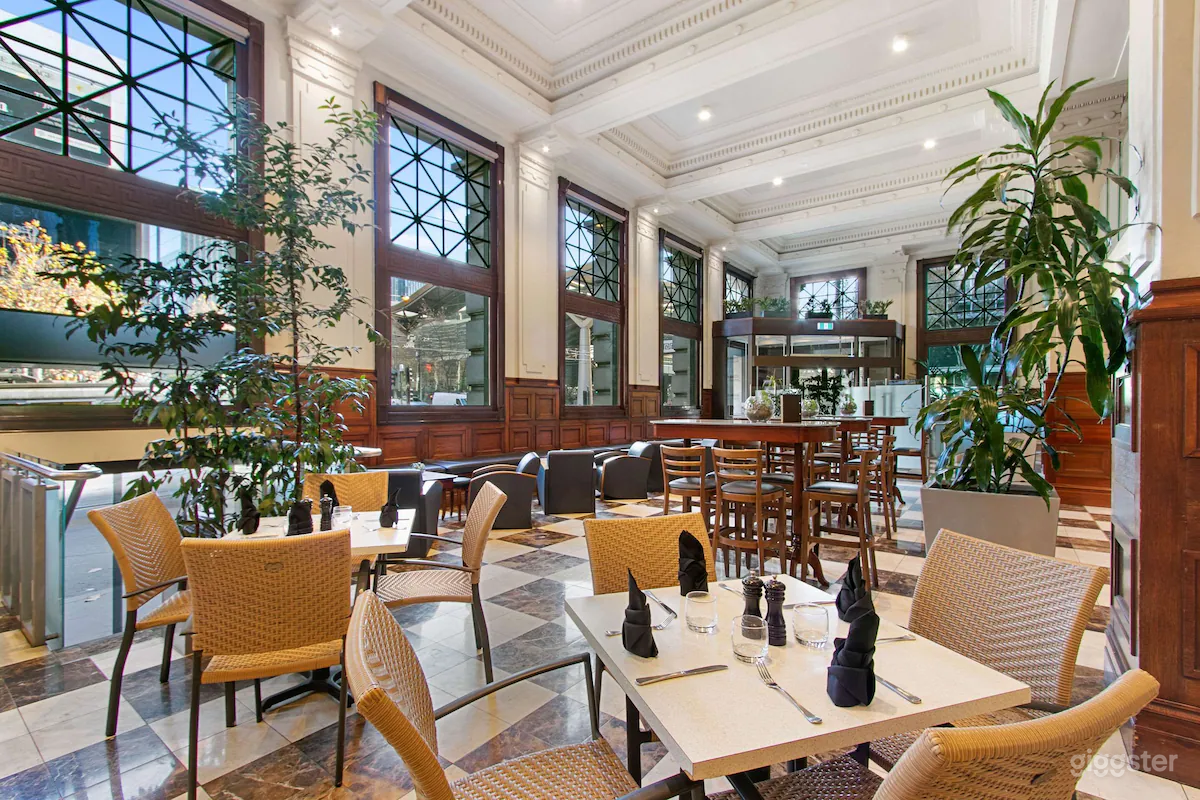 The Oak Room Lounge Photo 4