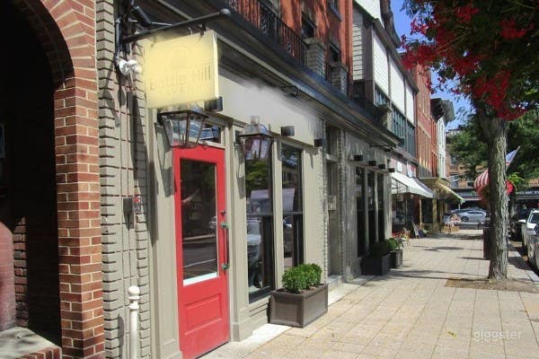 Tavern style bar and restaurant Photo 4