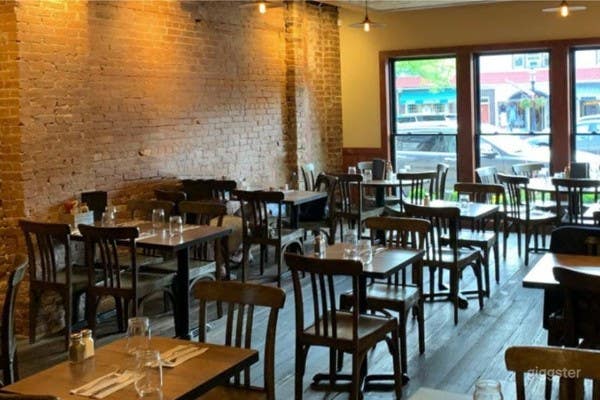 Tavern style bar and restaurant Photo 1