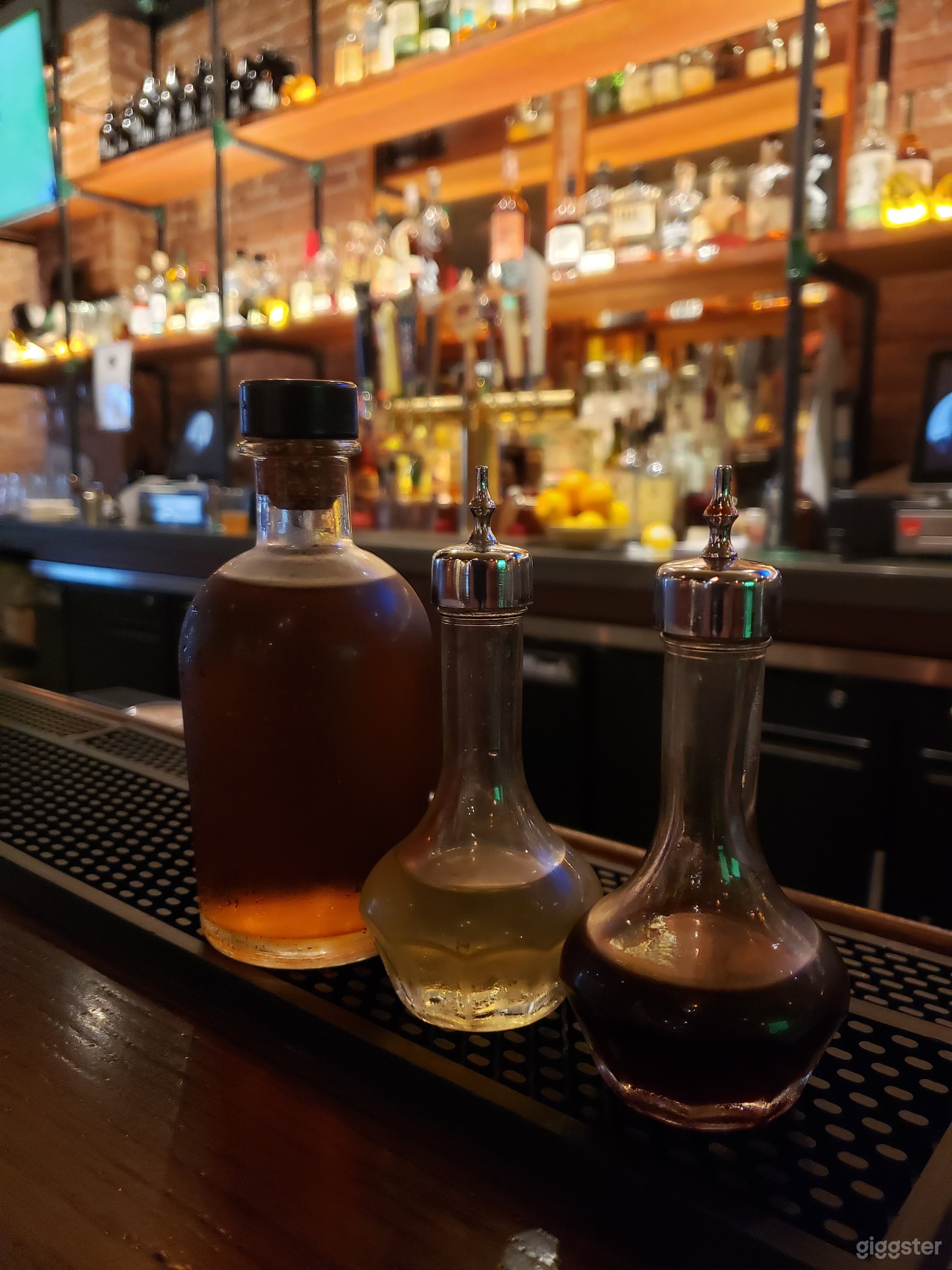 Tavern style bar and restaurant Photo 3