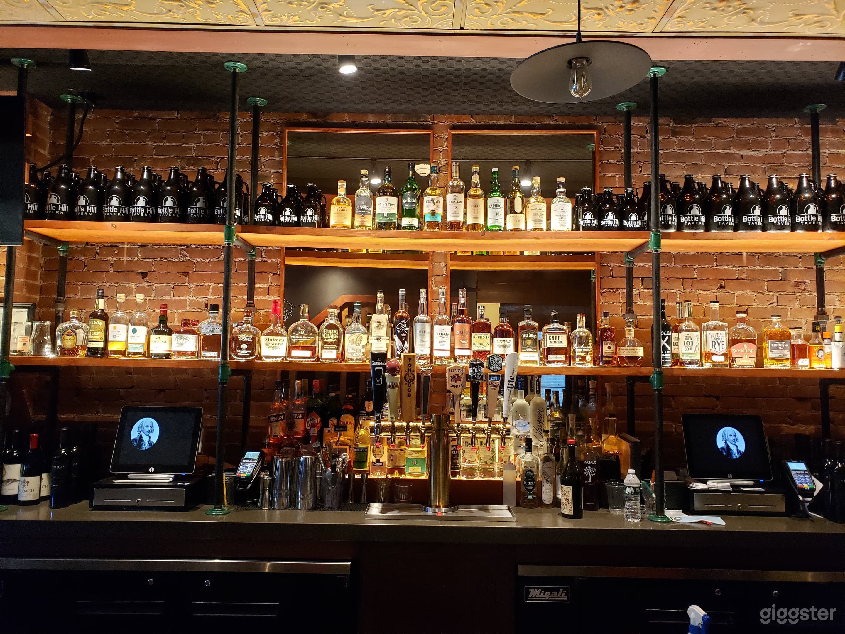 Tavern style bar and restaurant Photo 2