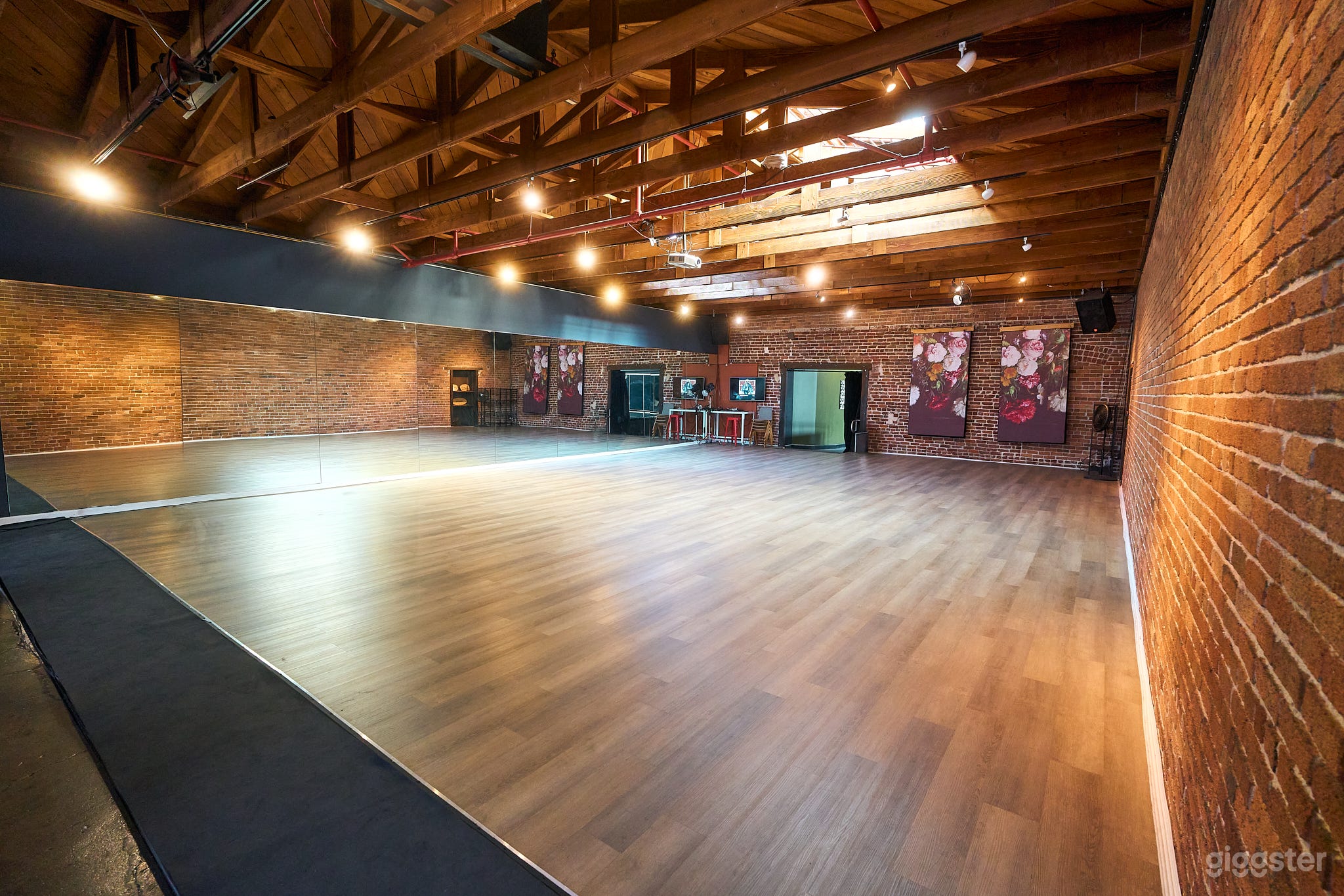 Warhol Studio [Main] - 71 x 31 ft | Corner View High; 45 ft of Mirrored Wall; 12 ft Cielings