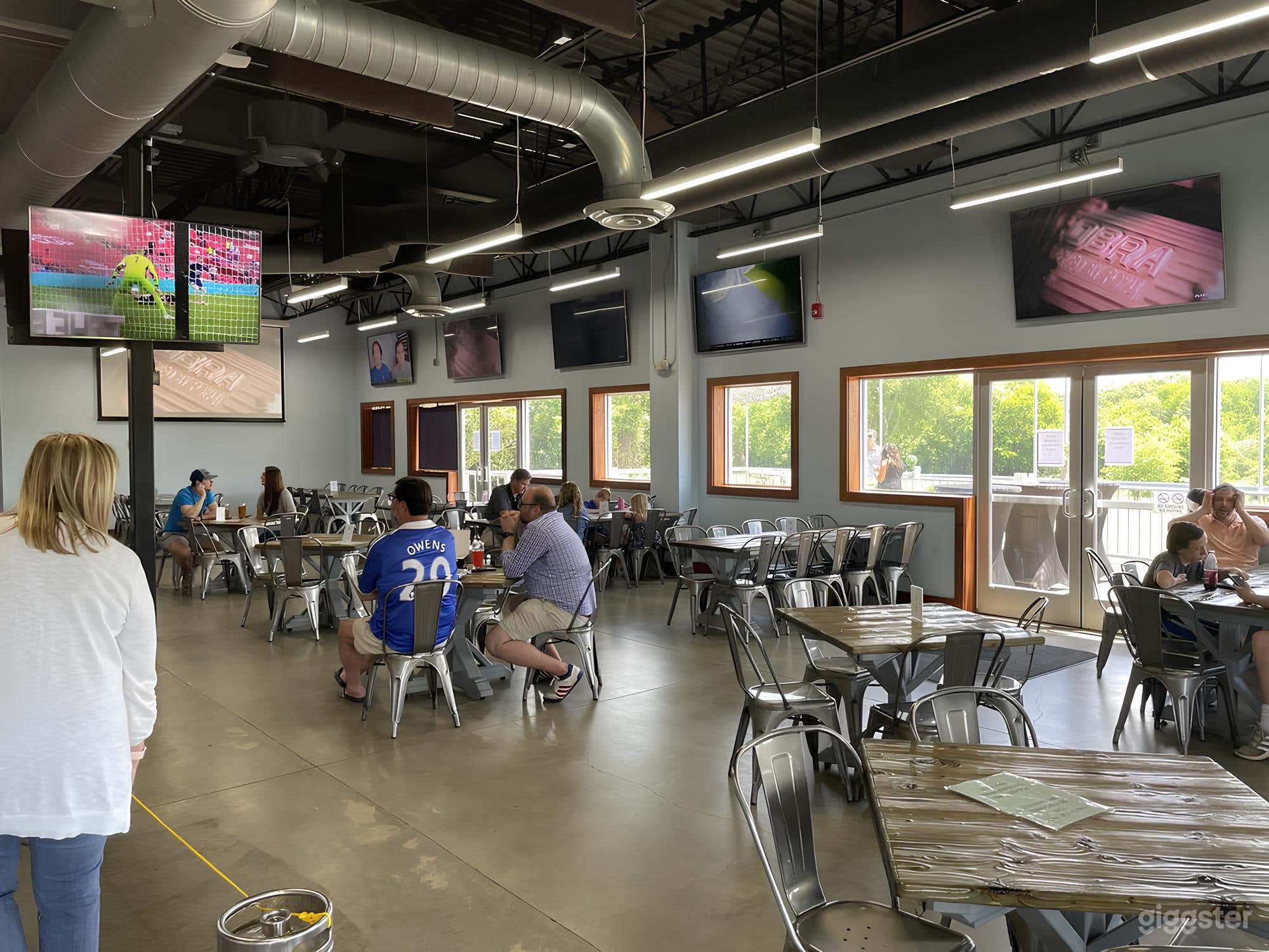 Spacious Taproom Photo 3