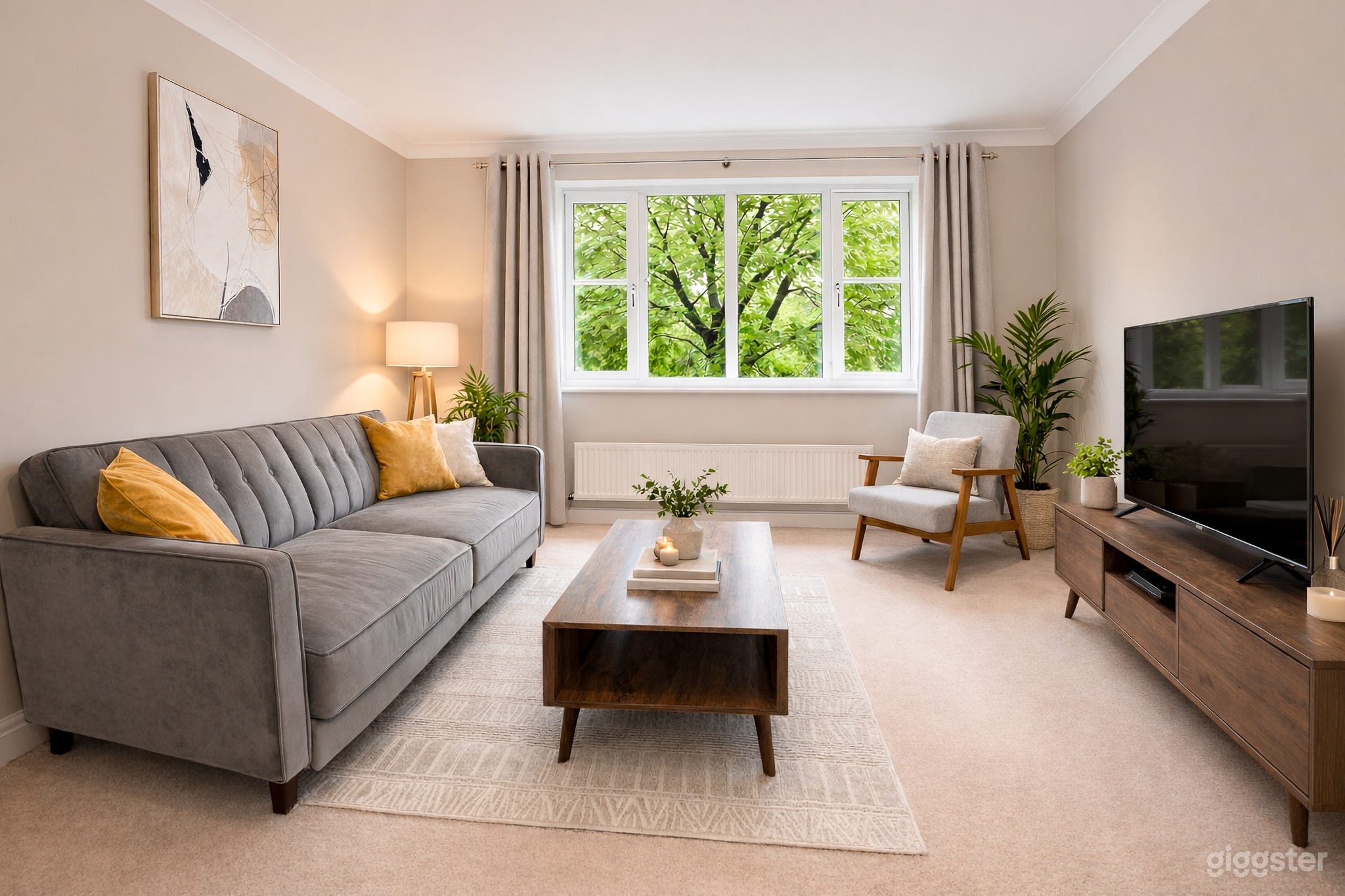 Sunlit 2BR Brixton | Free Private Parking Photo 1