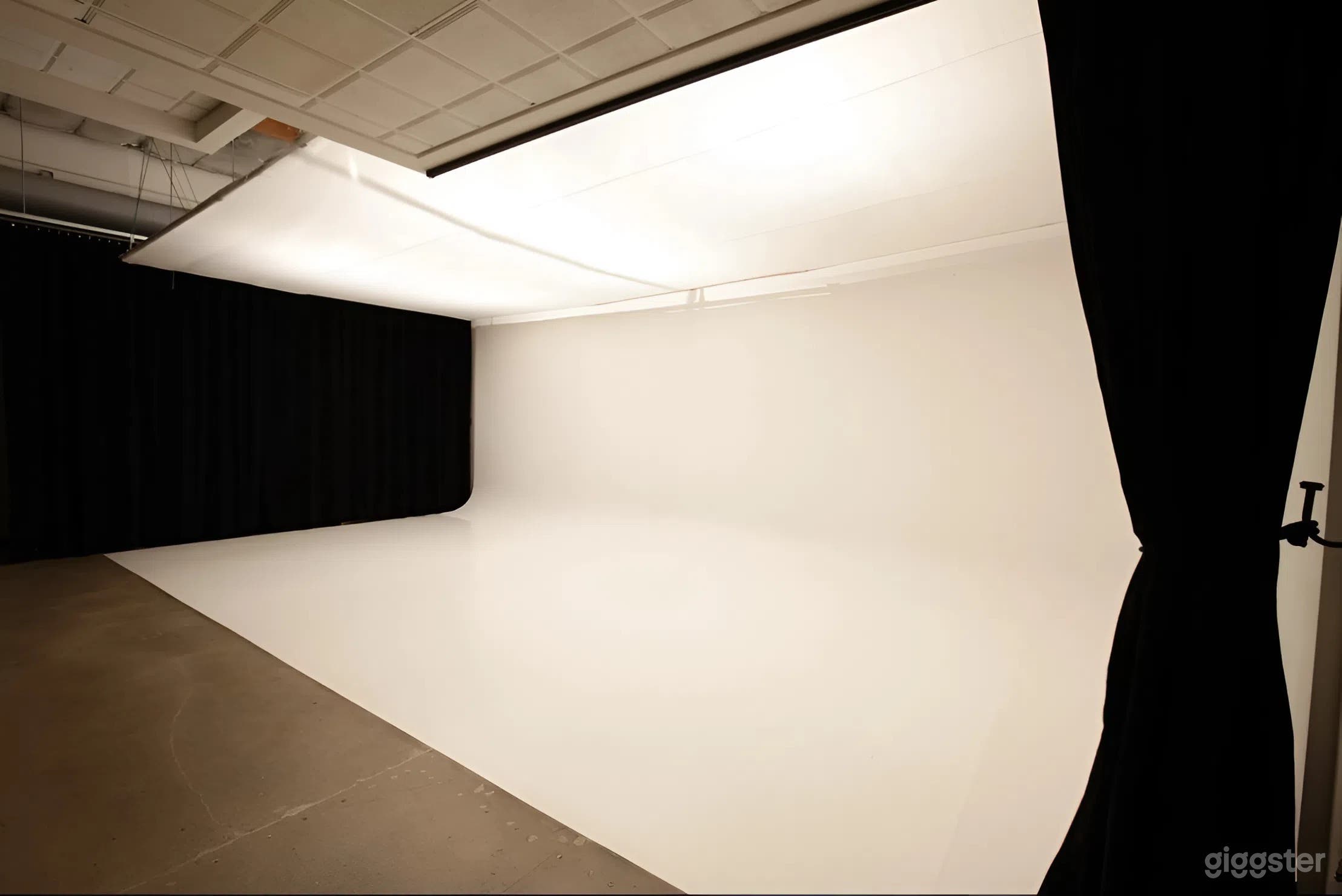 Full Photo Studio Buyout w/ CYC Wall, Backdrops & Lighting Photo 2
