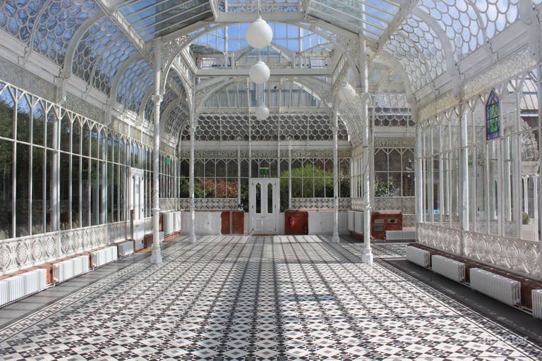  Elegant Victorian Conservatory in London 