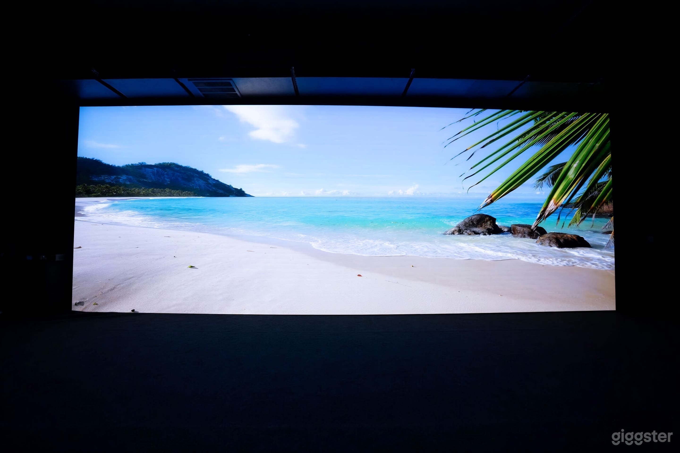30’ LED Video Wall Studio | Film, Music Videos & Commercials Photo 4