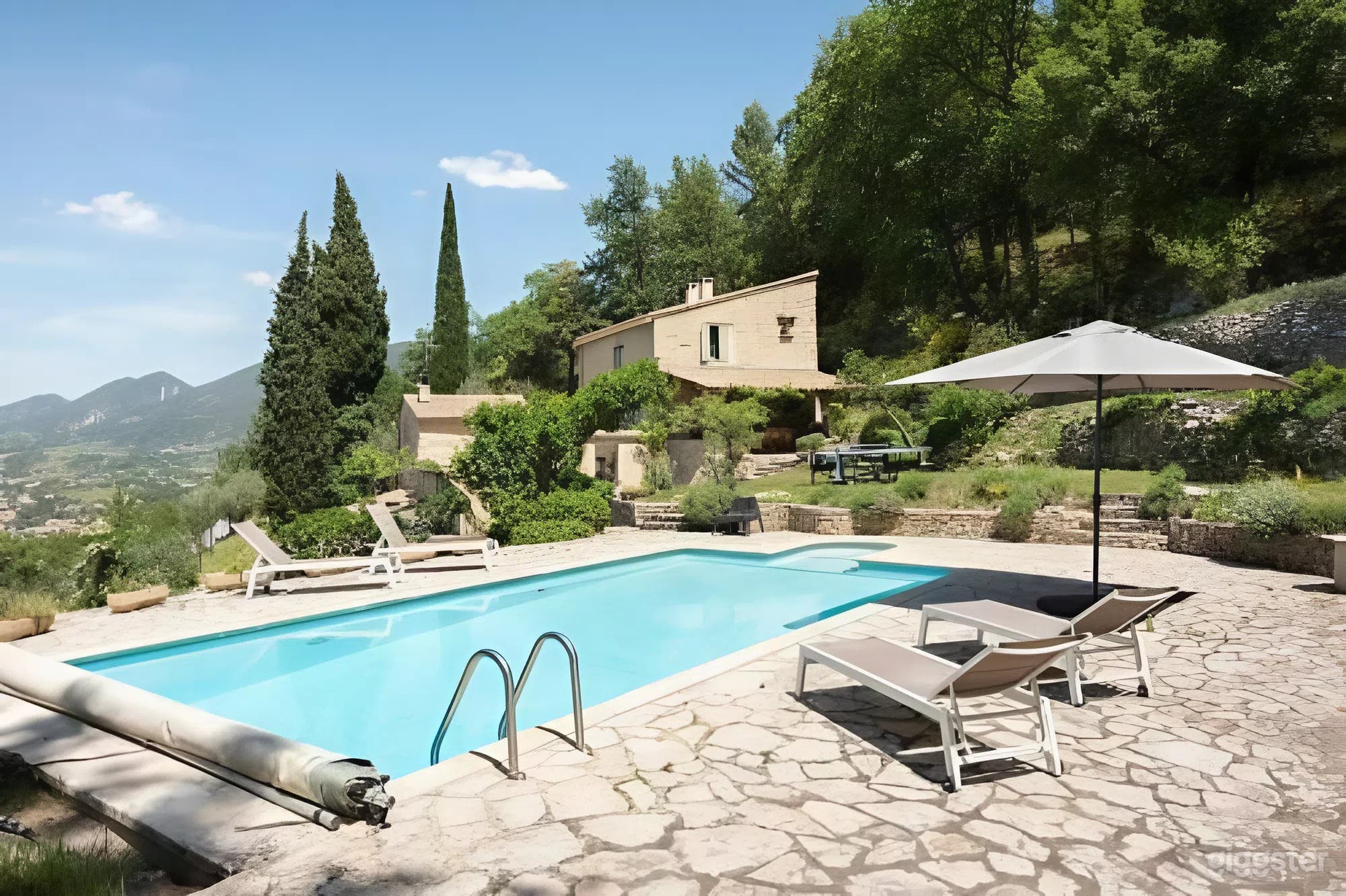 Photo de Charming 17th-Century Provençal Mas with Panoramic Views 3